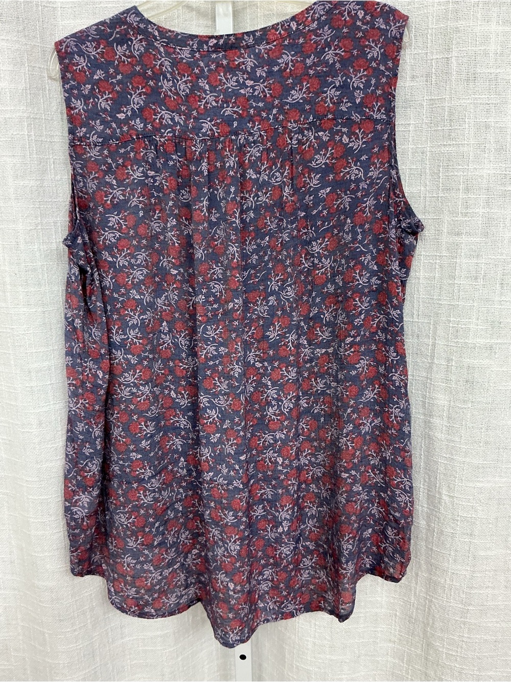 Faded Glory Navy Floral Sleeveless Henley Tank with Red Accents - Picture 5 of 5
